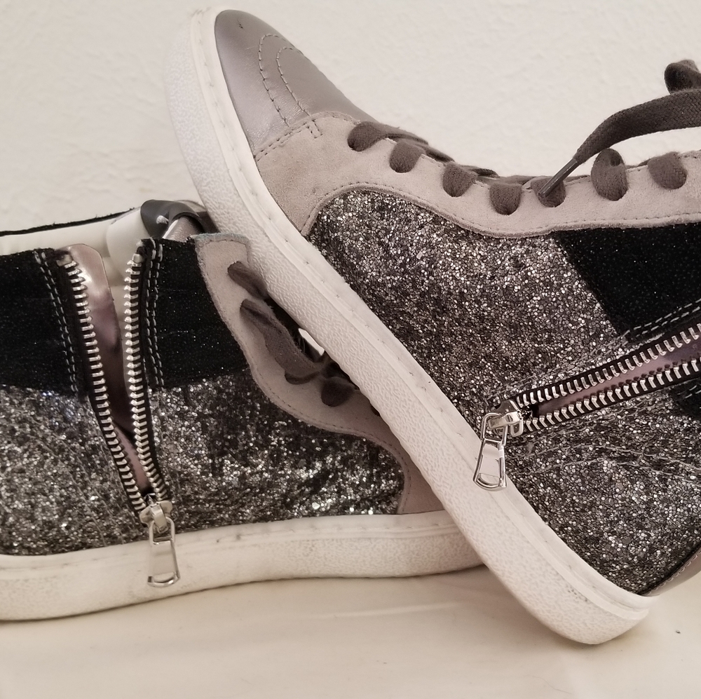 Steven Madden mixed media sneaker 8M Serena